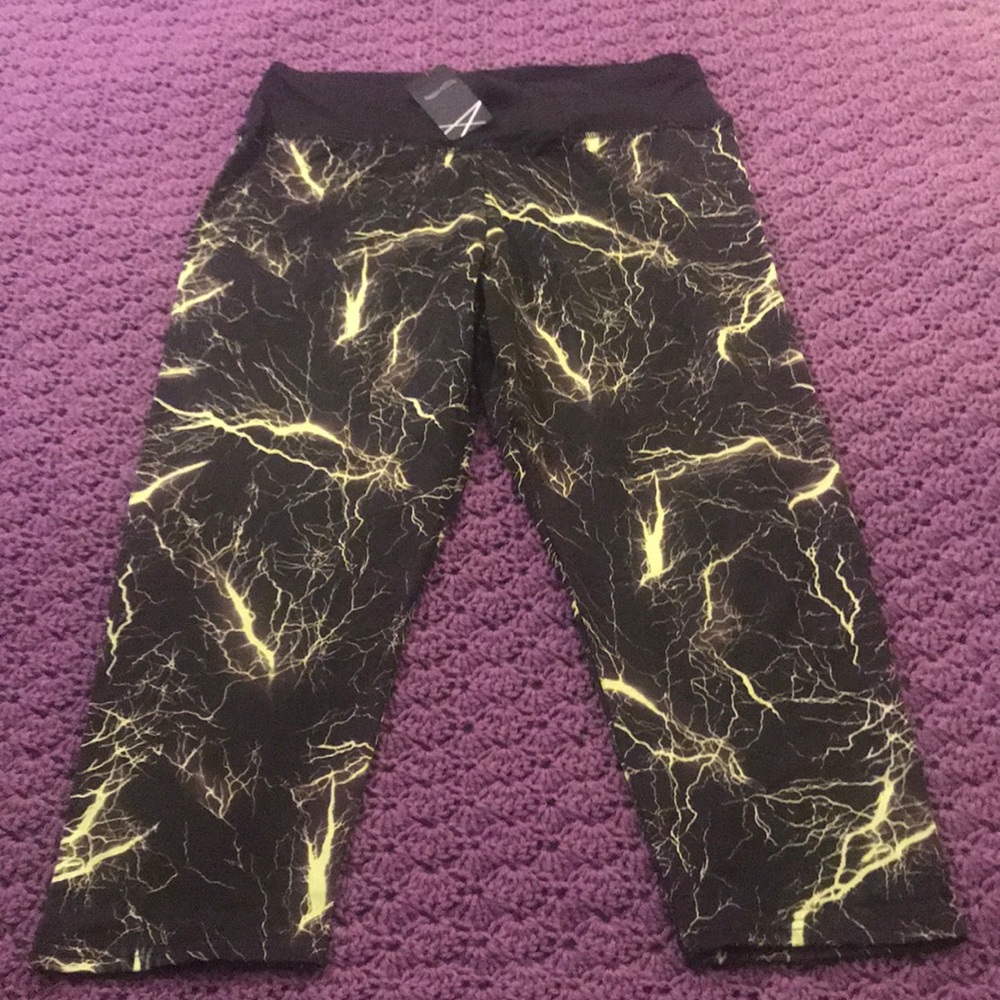 New capris black green
